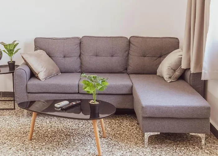 Sunny Downtown Appartment A/C Wifi C1